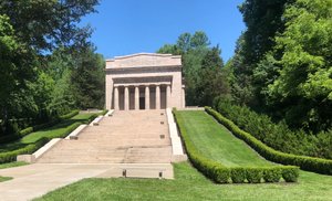 Lincoln’s birthplace memorial 