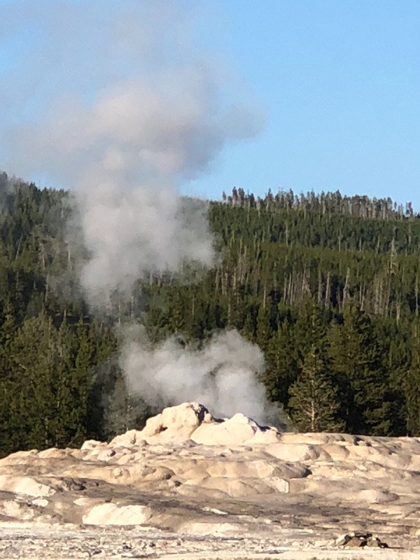 Old Faithful between spouts