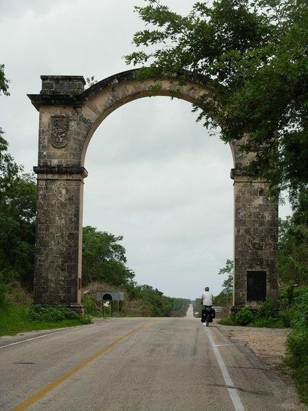 Richard cycles into Campeche province