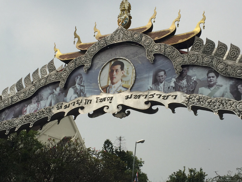 Gateways with images of the new king of Thailand 