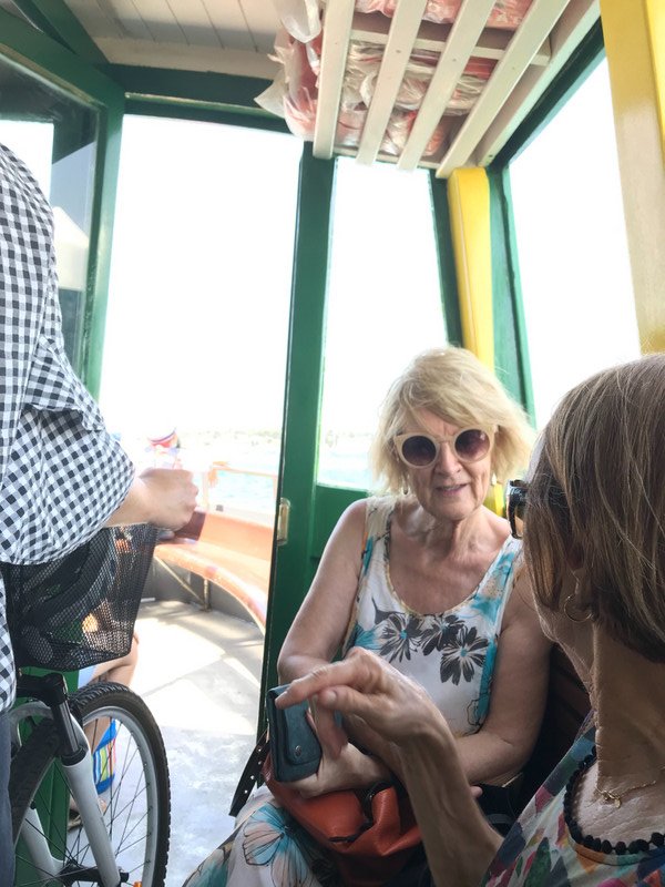 Ferry to Bundeena 