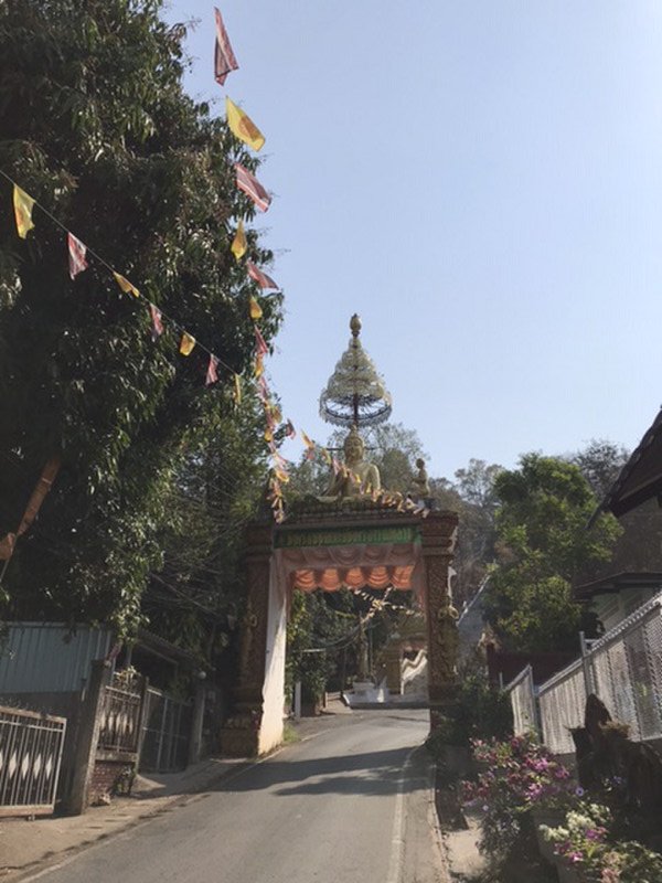 main entrance to Doi Saket temple 