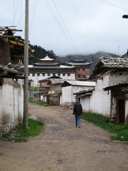 The monastery- Sichuan side of town.