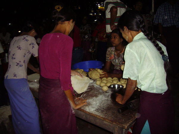 Making chapatis on the street