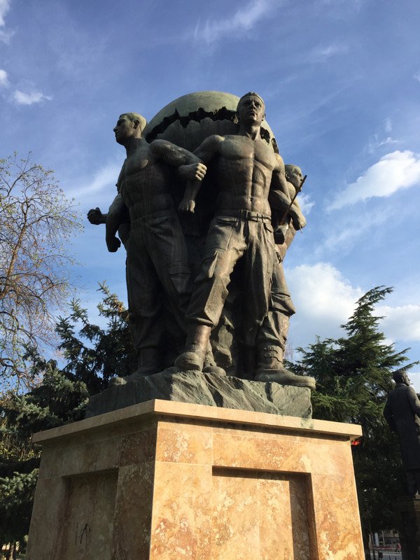 War memorial statue