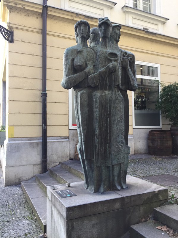 Slovenian workers statue