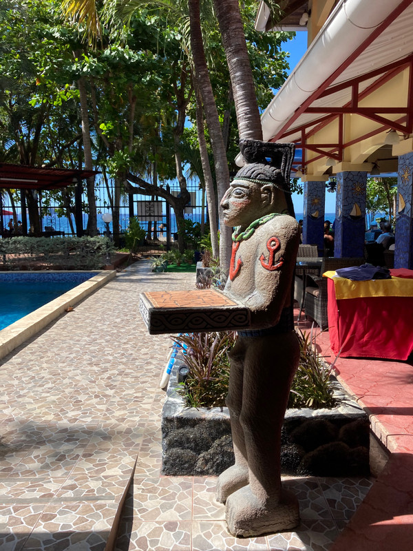 Hotel el Velero - well endowed statue/tiny pool 
