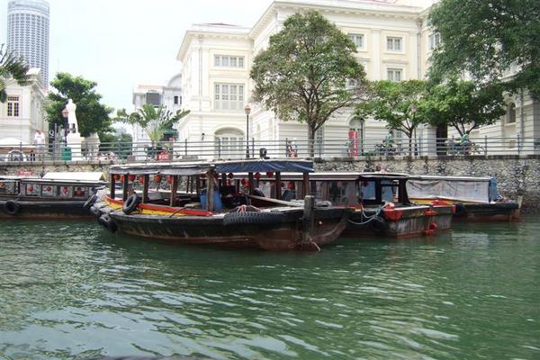 The 'old and new' in Sinapore quay