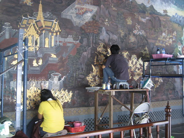 Painting the walls in the palace... clever!!