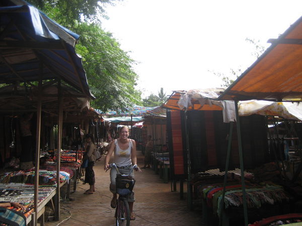 Jo cycling down the market!!!
