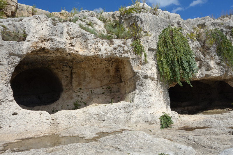 Caves thought to be used in the process of drying long pieces of rope