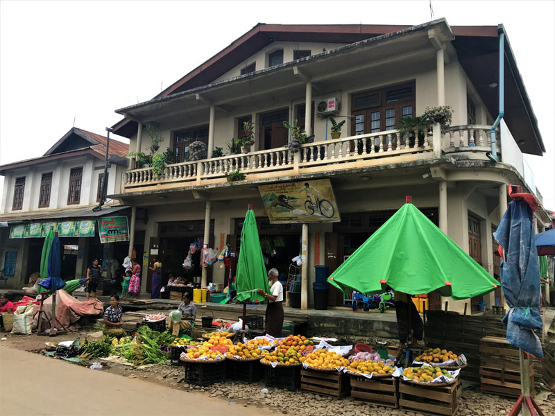 Market in Hsipaw