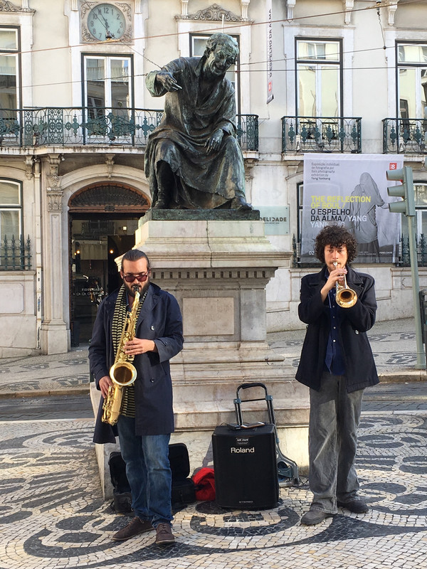 Jazz duet in Chiado 