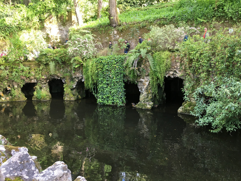 Labyrinth grotto