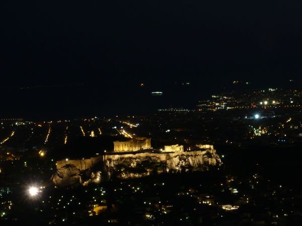 Vista nocturna de la Acrópolis desde Licabetos
