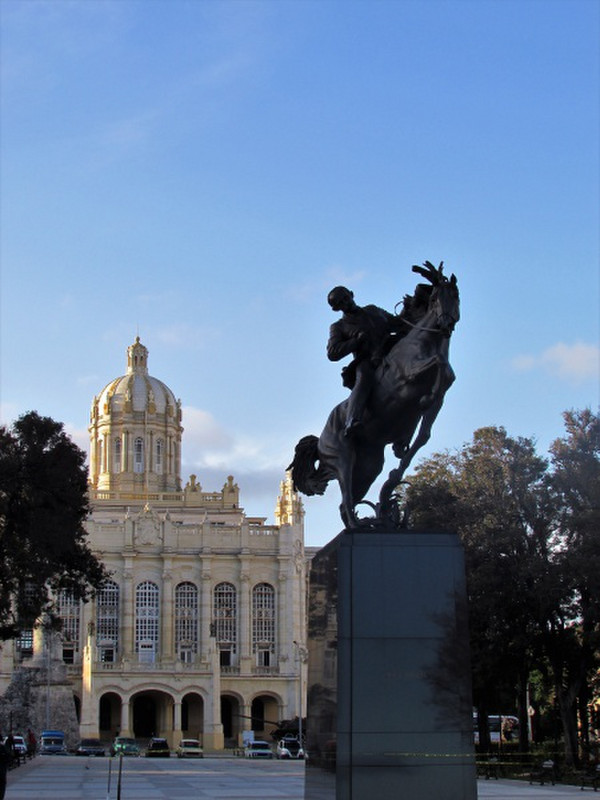 José Martí statue
