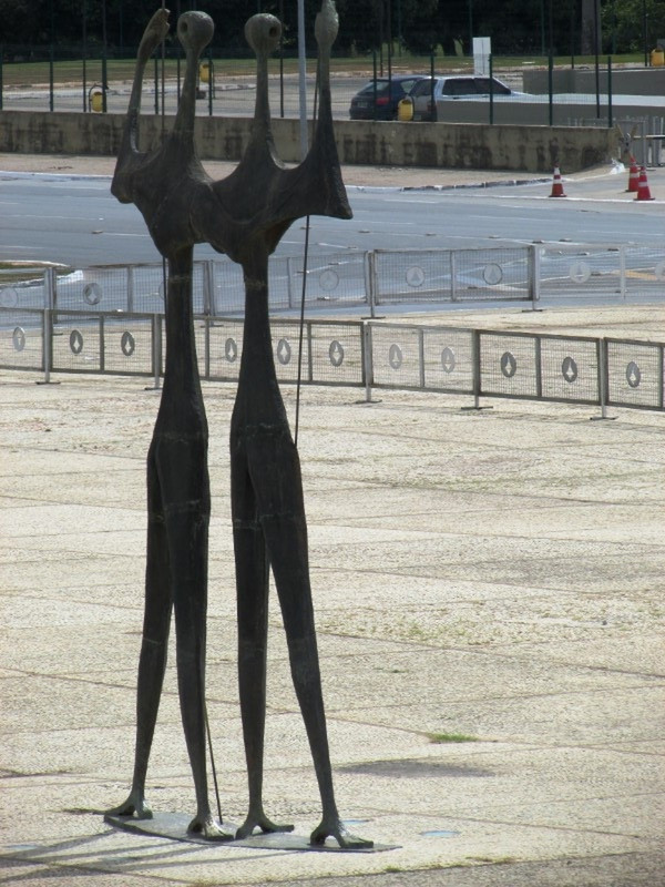 Estatua Dois Candangos