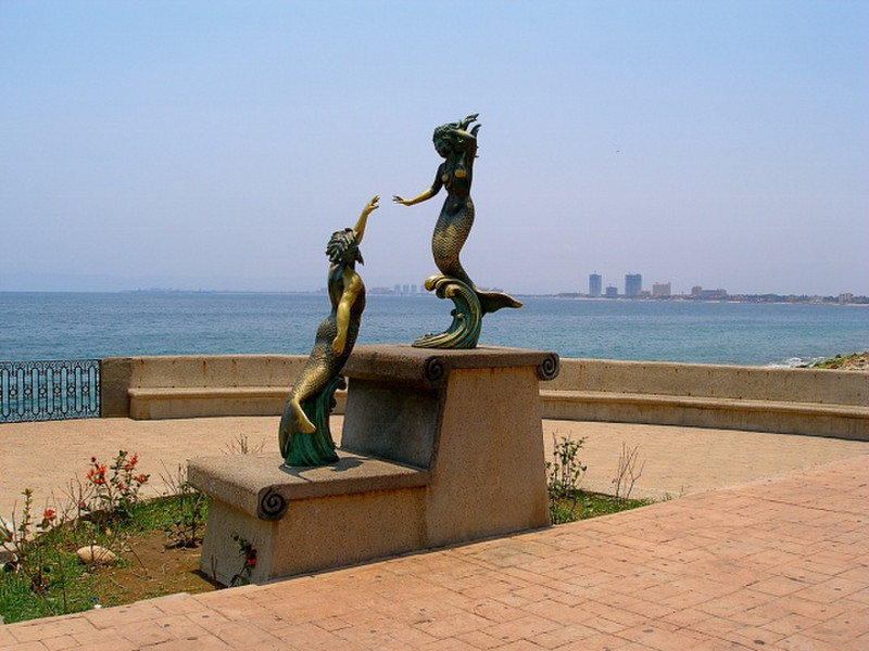 Statue on the Malecon