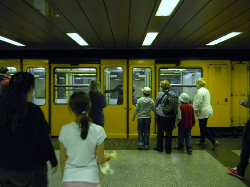 Yellow line metro at Deak Ter