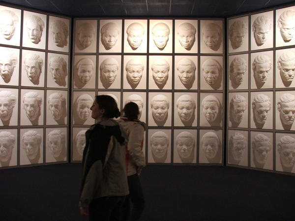 Puzzling World- room of faces