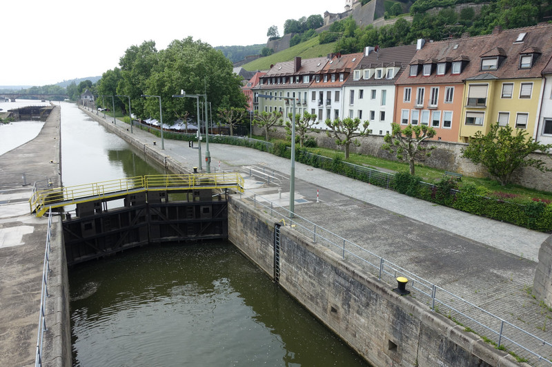 The "lock" on the Main River, before the Alte Mainbrucke.