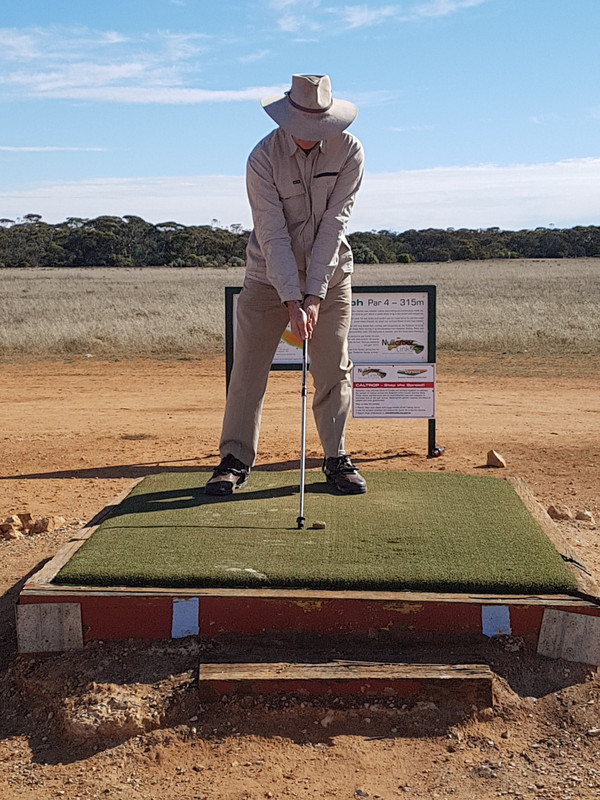 Teeing up ... Nullarbor Links ... Hole 6