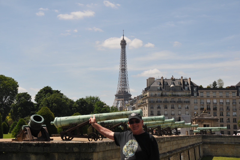 The canons in front of the Musée de l’Armée
