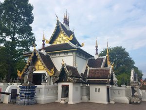 Wat Chedi Luang (near entrance)