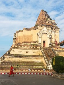 Wat Chedi Luang - once housed the Emerald Buddha, and still the tallest building in the Old City. It's only about half of the original height due to earthquake damage