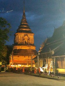 Wat Chedi Luang at night