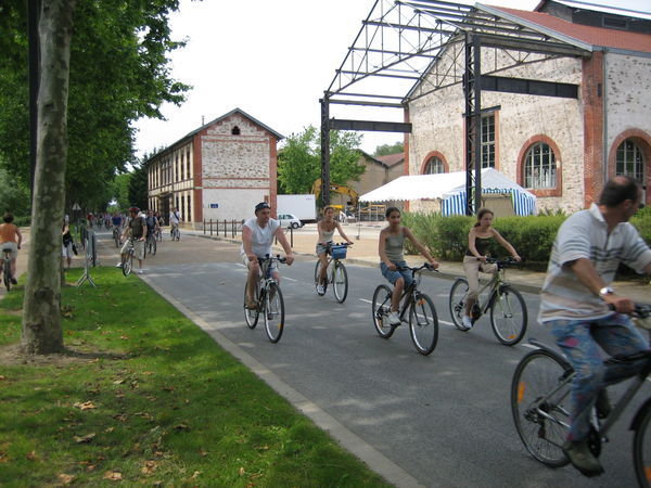 Fete du Velo, or to put it another way, everyone with a bicycle in Nantes takes over the road for a day 