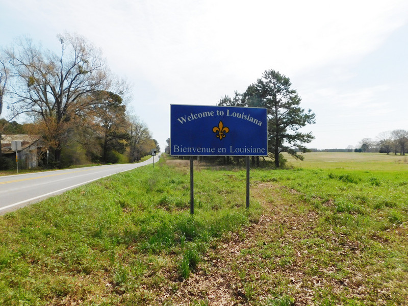 Louisiana State Line sign