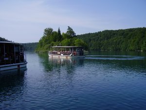 upper lake tour boats