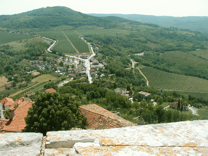 Montavon, top view of valley