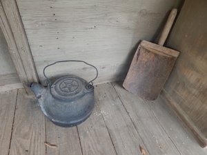 log cabin tea pot