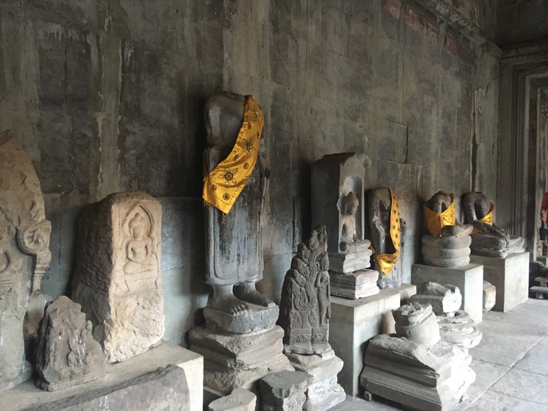 Angkor Wat - hall of 1000 Buddhas 