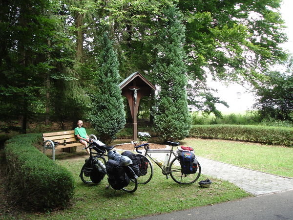 Rest stop on hill before descent to Denkendorf