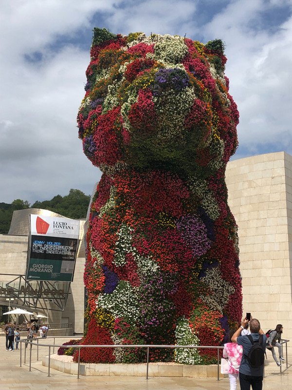 Guggenheim- flower dog
