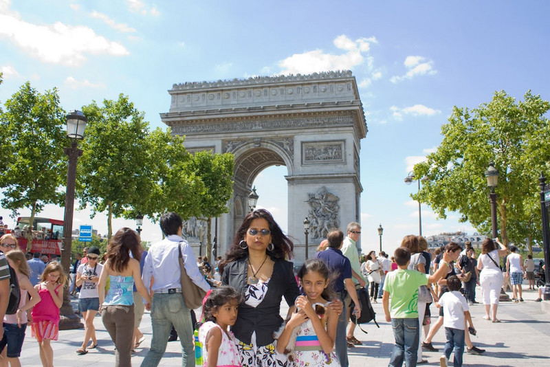 We headed out to Arc Di Triomphe with the blazing sun shining down on us.