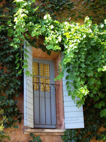 Lovely window in ochre house, Rousillon