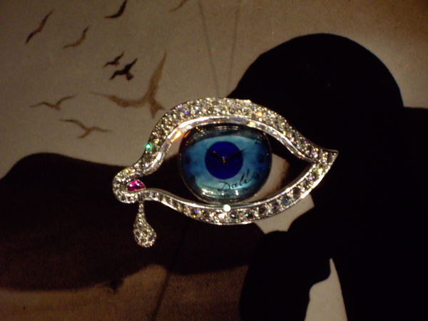 Dali jewels - an eye