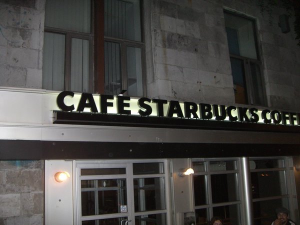 Le Cafe Starbucks