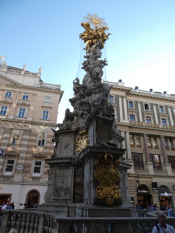 Memorial to plague victims 