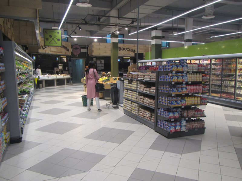 Supermarche Geant Casino...they've got so much more than in Kinshasa here!