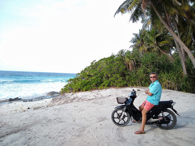 Fuvahmulah, 6km over 1km...with a "highway"....a moped rental was a good idea!