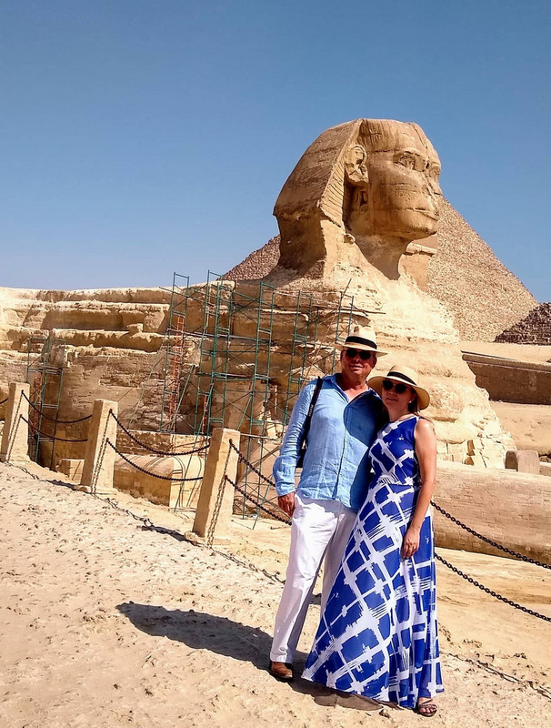 The Sphinx and a happy couple...