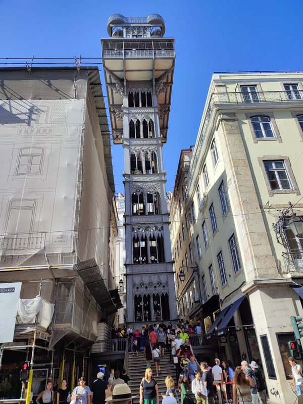Last time I was in Lisbon, the lift was closed...this time I queued...