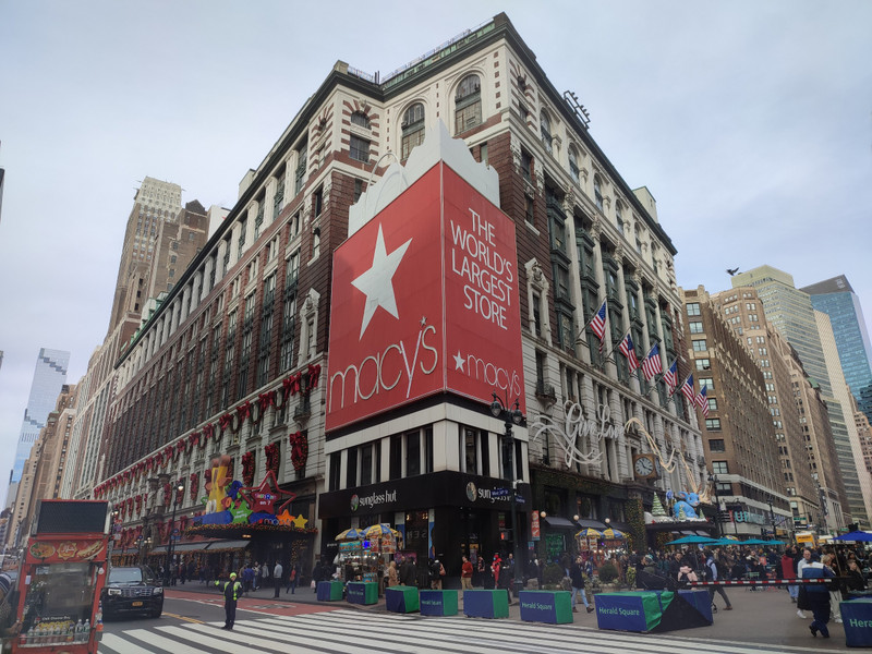 The biggest Macy's in the USA!