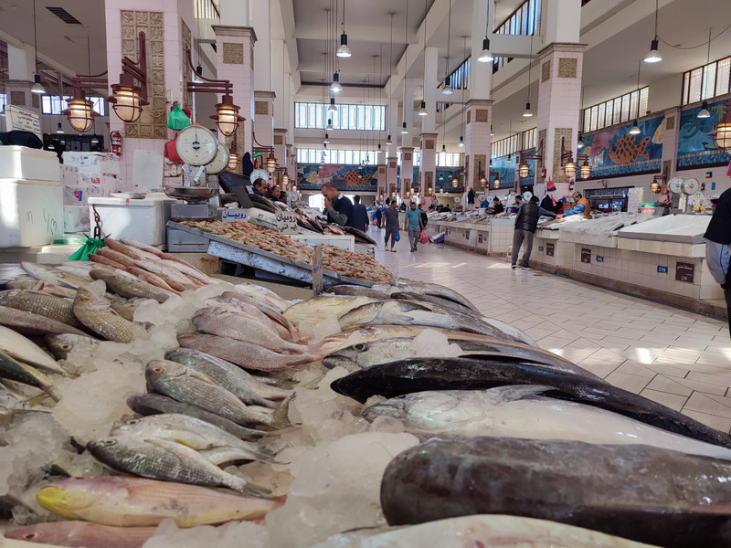 Fish market, it's a man's world...