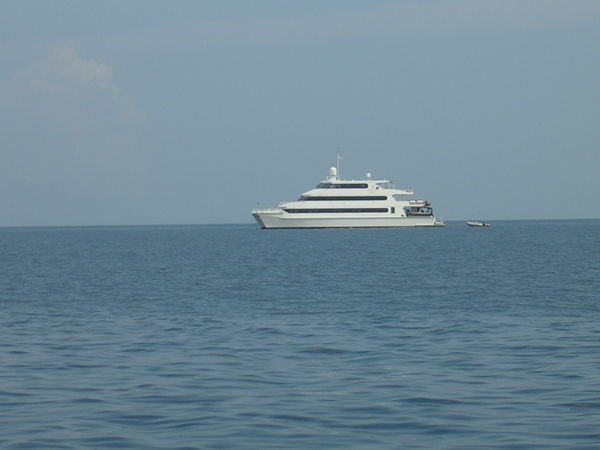 Four Seasons Explorer, the boat I stay during my last visit...still there..